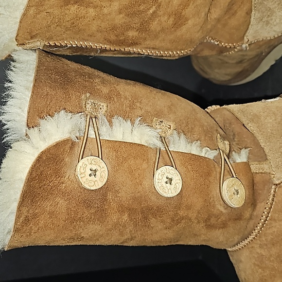 UGG Bailey Button Triplet II Boot in Chestnut Suede S/N 1962 Size 5 F100111 - Picture 7 of 14